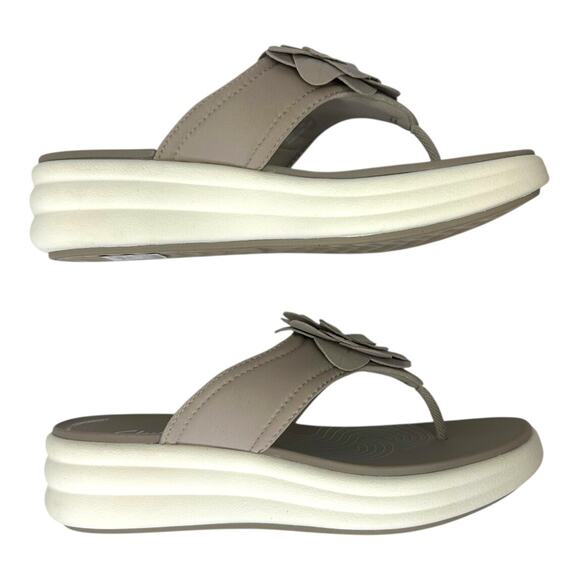 Clarks Cloudsteppers Washable Thong Sandals Drift Flora Sz 6 Stone Taupe Flower - Picture 4 of 12
